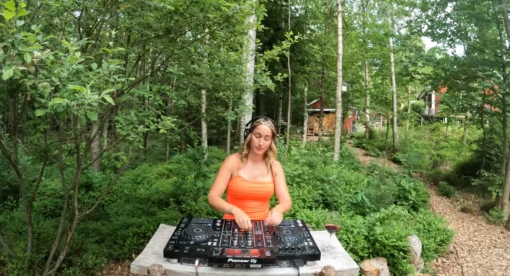 Melodic House Mix I Deep Into The Woods 15 | Daniella&nbsp;Barnhof