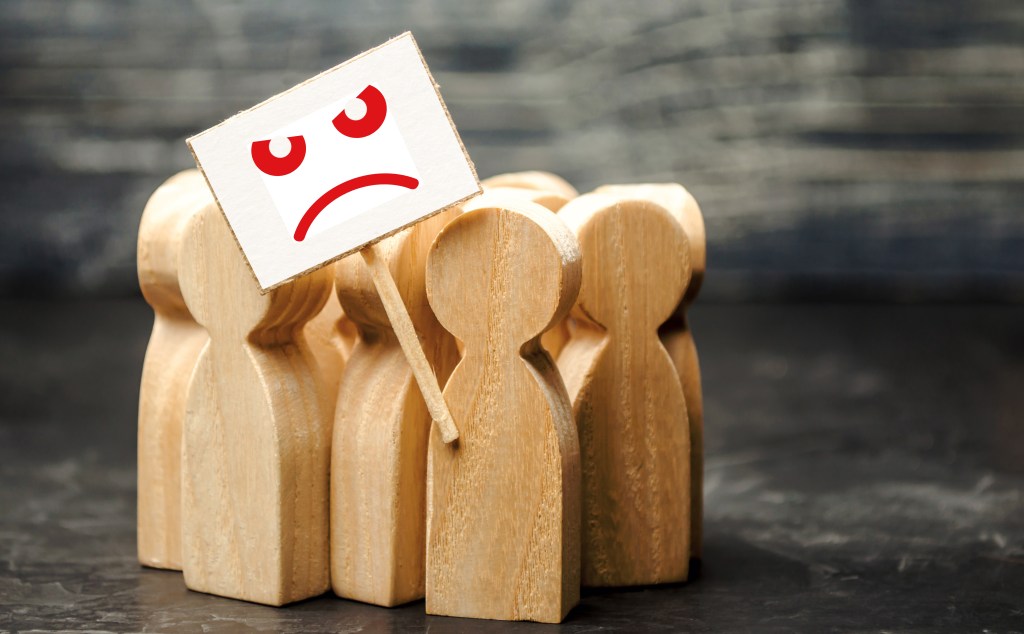 Un grupo humillado que busca la restitución de su dignidad tiene mucho más peso emocional que las personas que sólo buscan una ventaja&nbsp;económica