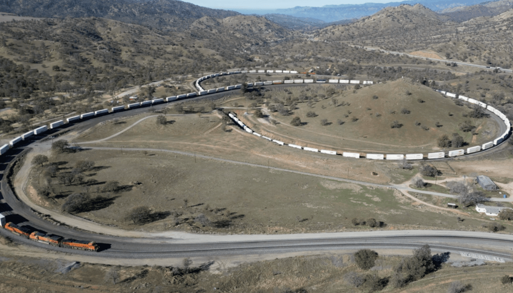 F-30 Tehachapi Live Train Cams Drone – AMTRAK #14 at Tehachapi&nbsp;Loop