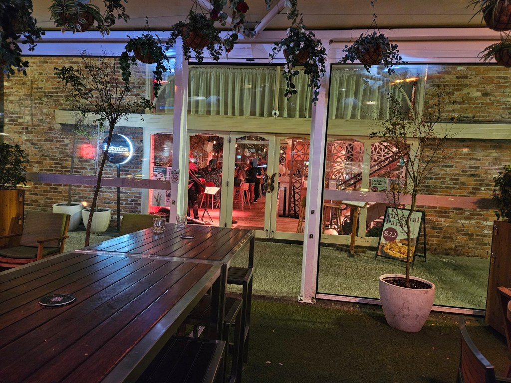 Beaconig Contempo Vocalist at Botanica Salamanca Sq,&nbsp;Hobart.