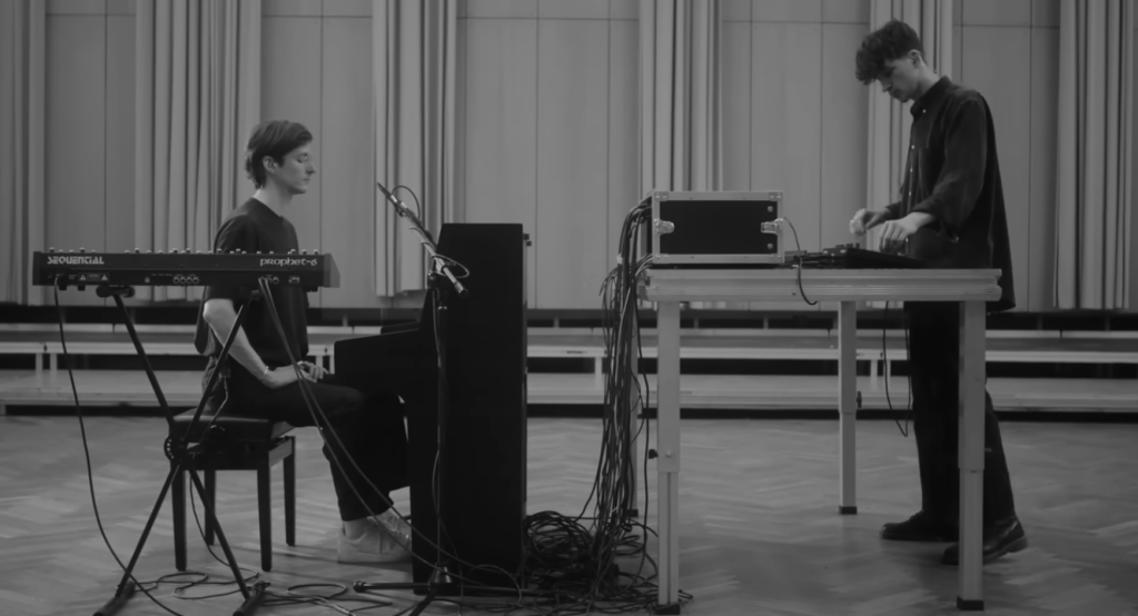 TWO LANES – Live Performance (Piano&nbsp;Set)