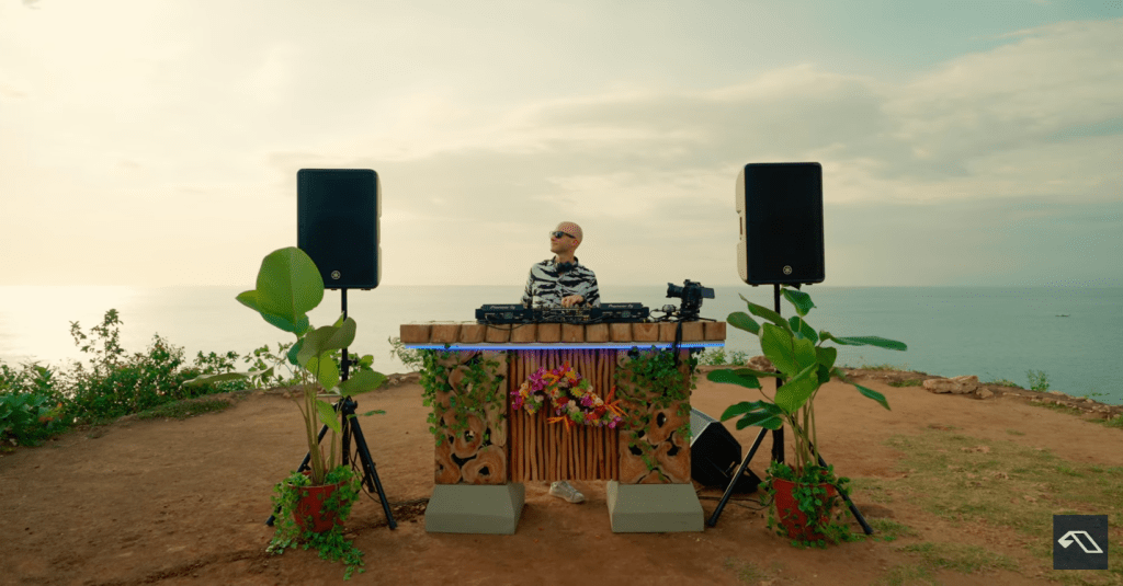 James Grant | Bali Sunset DJ Mix from Balangan Cliffs&nbsp;(4K)