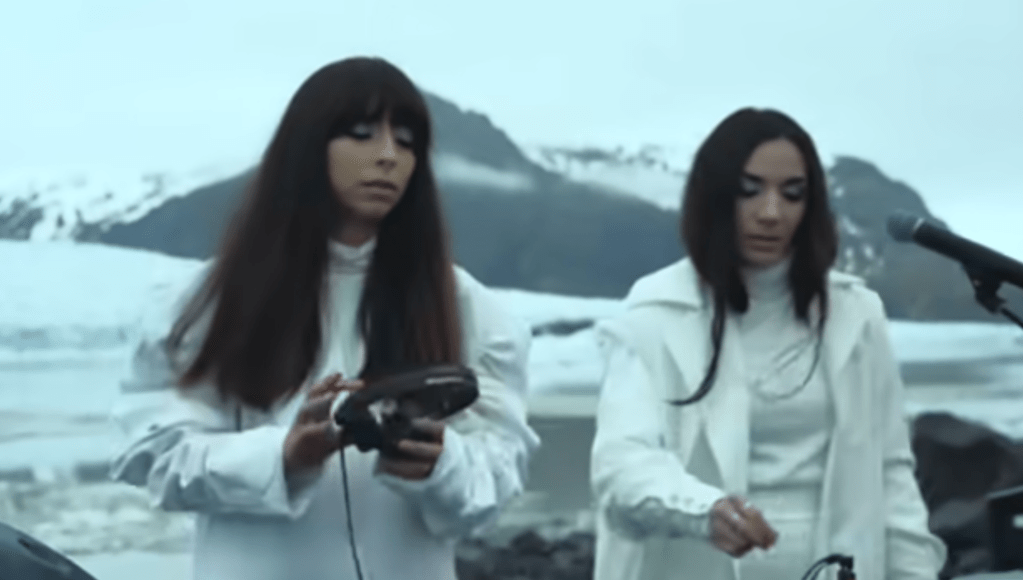 Giolì & Assia – #DiesisLive @Fjallsarlon Glacier Lagoon, Iceland [Handpan&nbsp;Set]