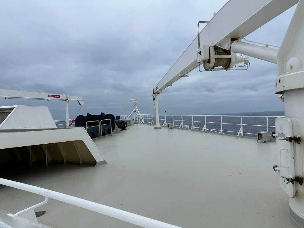 View over the Ship’s bow –  Time zone GMT -2 –  Day Four.&nbsp;QM2